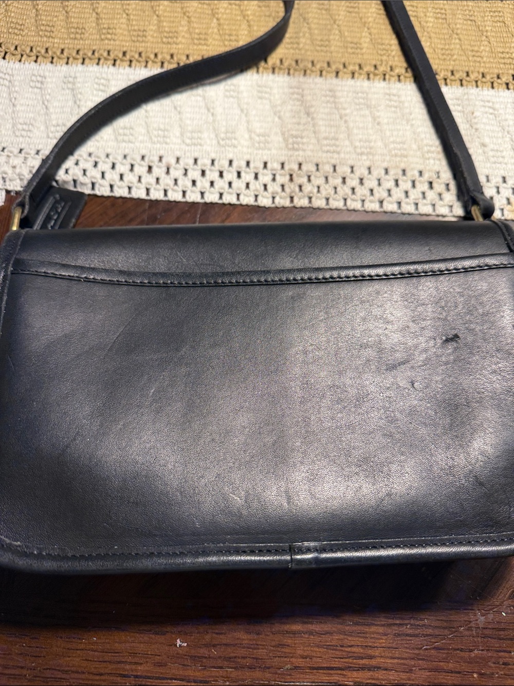Coach Black Leather Shoulder Bag with Gold Turn-Lock -Vintage - Picture 8 of 15